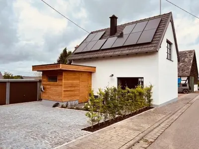 Das Gebäude in dem sich das Ferienhaus befindet