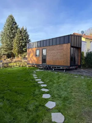 Ein Garten an der Unterkunft Tiny House