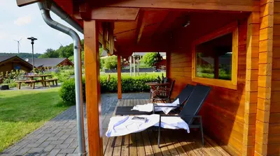 Ein Garten an der Unterkunft Casa al Bosco Ferienhaus am Wald