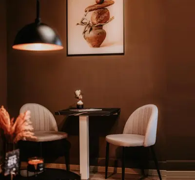 Ein Sitzbereich in der Unterkunft LLR Design Apartment - Sepia Toffee im Zentrum von Koblenz