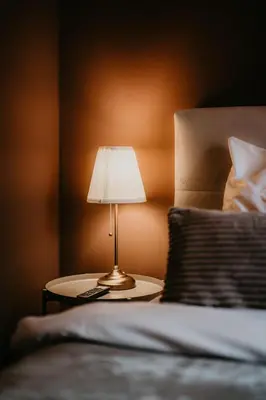 Ein Bett oder Betten in einem Zimmer der Unterkunft LLR Design Apartment - Sepia Toffee im Zentrum von Koblenz