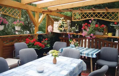 Ein Restaurant oder anderes Speiselokal in der Unterkunft Nice Apartment In Neumagen-Papiermühle