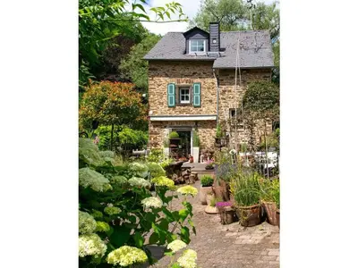 Ein Garten an der Unterkunft Romantic apartment with balcony