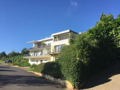 Das Gebäude in dem sich die Ferienwohnung befindet