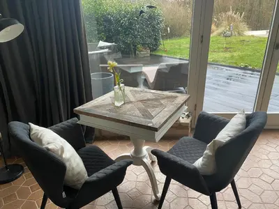 Ein Sitzbereich in der Unterkunft Waldhaus