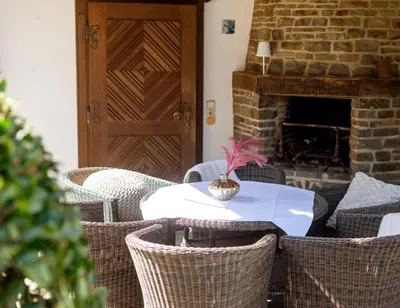Ein Sitzbereich in der Unterkunft Villa Ardoise direkt an der Mosel zwischen Cochem und Koblenz