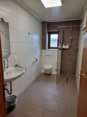Ein Badezimmer in der Unterkunft Fewo-central-traben