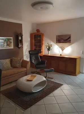 Ein Sitzbereich in der Unterkunft Ferienwohnung Sonnenschein mit Pool