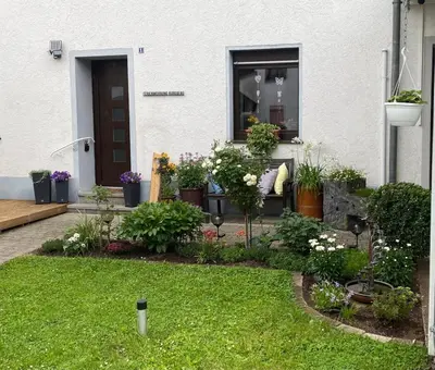 Ein Garten an der Unterkunft Ferienwohnung Burgberg