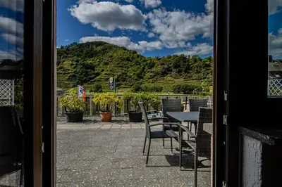 Ein allgemeiner Bergblick oder ein Berglick von der Ferienwohnung aus