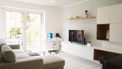TV/Unterhaltungsangebot in der Unterkunft Apartment mit Balkon, Küche & Waschmaschine an der WHU