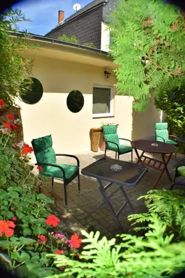Ein Garten an der Unterkunft Ferienwohnung Afrika