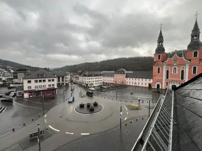 Ein allgemeiner Bergblick oder ein Berglick von der Ferienwohnung aus