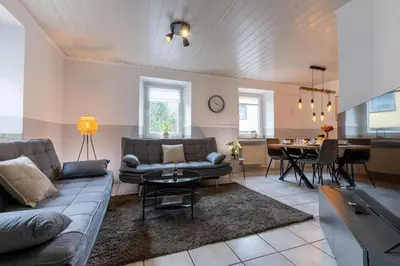 Ein Sitzbereich in der Unterkunft Lava-Lodge (Ferienhaus)