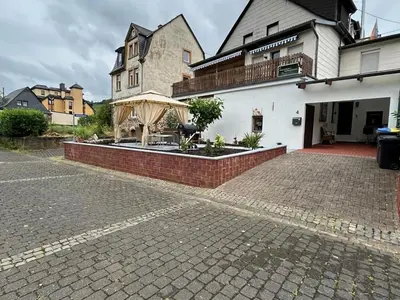 Das Gebäude in dem sich das Ferienhaus befindet