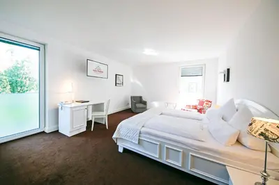 Ein Bett oder Betten in einem Zimmer der Unterkunft Schloss Hotel Burgbrohl