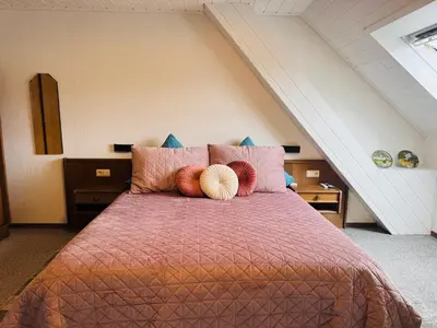 Ein Bett oder Betten in einem Zimmer der Unterkunft historisches Winzerhaus mit Moselblick