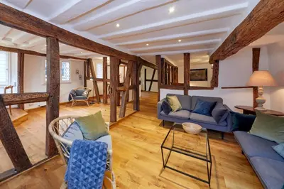 Ein Sitzbereich in der Unterkunft Ferienwohnung Badstube Anno 1583
