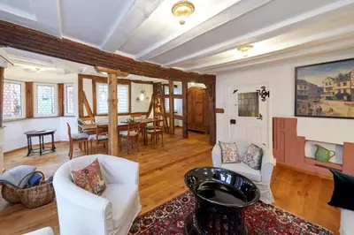Ein Sitzbereich in der Unterkunft Ferienwohnung Badstube Anno 1583