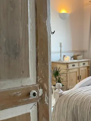 Ein Bett oder Betten in einem Zimmer der Unterkunft Altstadt-Gästehaus mit Garten. Und Herz.