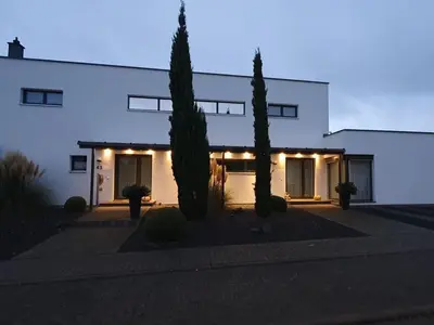 Das Gebäude in dem sich das Ferienhaus befindet