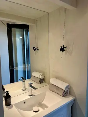 Ein Badezimmer in der Unterkunft Tinyhouse Minimalus III mit Whirlpool im Grünen