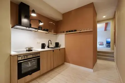 Küche/Küchenzeile in der Unterkunft Moseltraum - Großzügiges Townhouse mit Sauna & Sonnenterrasse - Platz für 6 Personen - Marvin Jeske Retreats