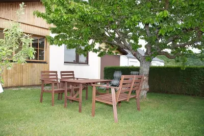Ein Garten an der Unterkunft Ferienhaus Vollmersbach