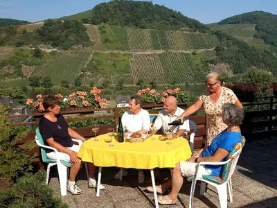 Ein allgemeiner Bergblick oder ein Berglick von des Ferienhauses aus