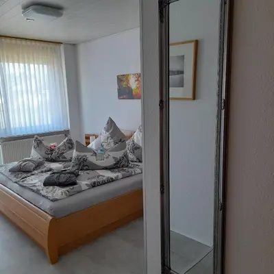 Ein Bett oder Betten in einem Zimmer der Unterkunft Bichlhof Bärfra Ferienwohnung Hunsrück