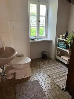 Ein Badezimmer in der Unterkunft Zimmer auf dem Scheuerhof
