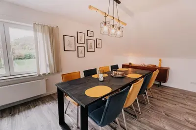 Ein Sitzbereich in der Unterkunft großzügiges, stylisches Apartment I 6 Personen I Eifel I Naturliebhaber I