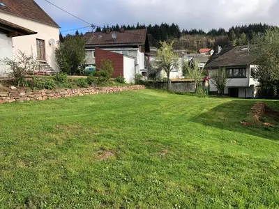 Ein Garten an der Unterkunft Traumhaftes Studioappartement