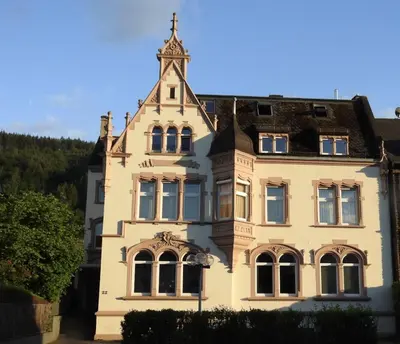 Das Gebäude in dem sich die Ferienwohnung befindet