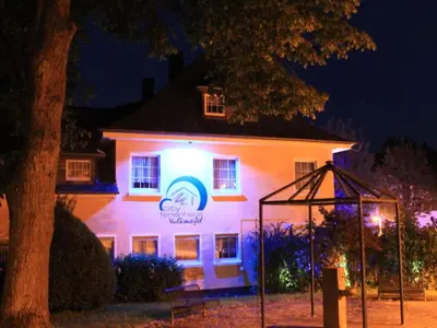 Das Gebäude in dem sich das Ferienhaus befindet