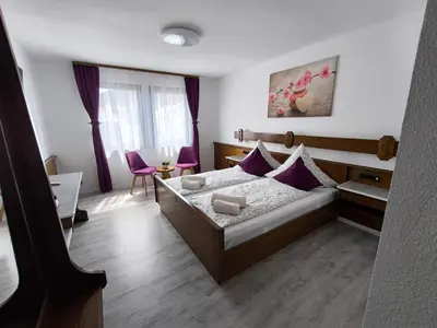 Ein Bett oder Betten in einem Zimmer der Unterkunft HAUS BENICO -Pension-