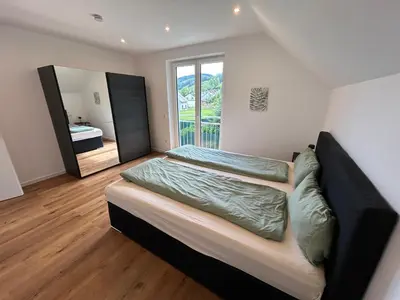 Ein Bett oder Betten in einem Zimmer der Unterkunft Wellness-Ferienhaus mit Dampfbad & Sauna am Nürburgring