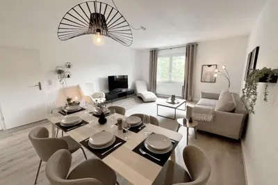 Ein Sitzbereich in der Unterkunft Design am Rhein I Traumlage Rheinufer I 3BR I Küche I öffentl Parkplätze I helloYOU apartments x BRIGHT Collection