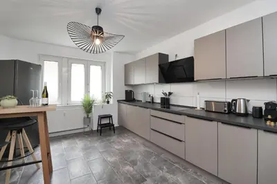 Küche/Küchenzeile in der Unterkunft Design am Rhein I Traumlage Rheinufer I 3BR I Küche I öffentl Parkplätze I helloYOU apartments x BRIGHT Collection