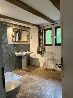 Ein Badezimmer in der Unterkunft Kutscherhaus der Burg Oberehe