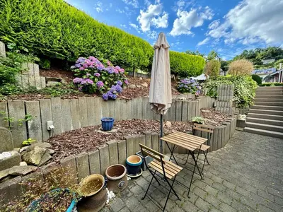 Ein Garten an der Unterkunft Eifelbergversteck Große und moderne Einliegerwohnung in Mayen