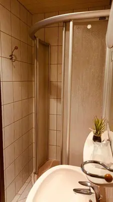 Ein Badezimmer in der Unterkunft Hotel Zur Krone