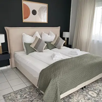 Moderne Wohnung mit Terrasse & Parkplatz; Nähe BWZK & Amazon
