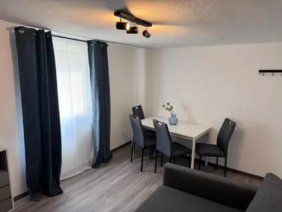 Ein Sitzbereich in der Unterkunft Ferienwohnung direkt an der Mosel im Zentrum von Zell