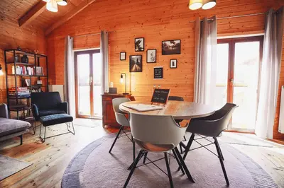Ein Sitzbereich in der Unterkunft Waldsee Glück