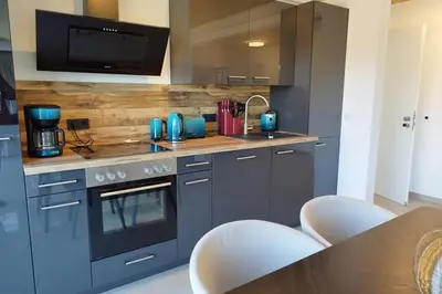 Küche/Küchenzeile in der Unterkunft Apprimus Ferienwohnungen - Waldsee Rieden Panoramaterrasse 6 EG
