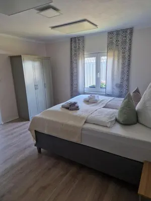 Ein Bett oder Betten in einem Zimmer der Unterkunft Gästehaus 