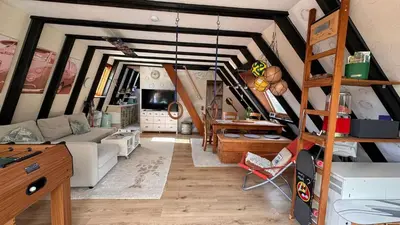 Ein Sitzbereich in der Unterkunft Gemütliches Ferienhaus in der Eifel mit Pool, Tennisplatz, Minigolf und nahem See