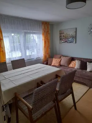 Ein Sitzbereich in der Unterkunft Haus am Hügel