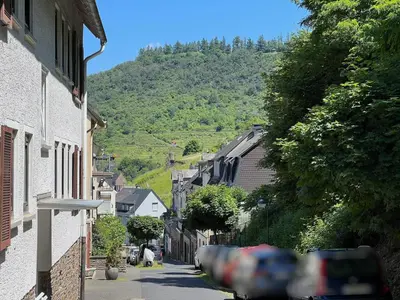Ein allgemeiner Bergblick oder ein Berglick von des Ferienhauses aus